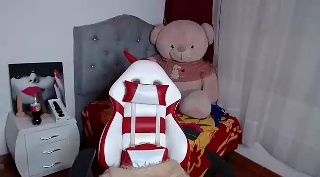 evangelineblossom03 online show from March 2025 06:12:02 PM