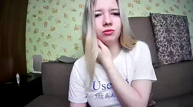 Snapshot of ViolaCandy chatting on January 2025 05:05:01 AM ViolaCandy online show from January 2025 05:05:01 AM