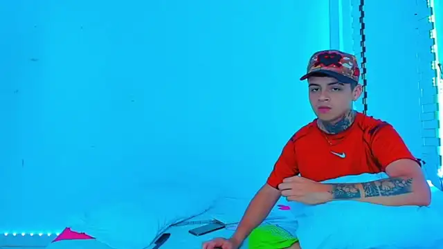 Snapshot of HOT_boy2025 chatting on February 2025 09:45:02 PM HOT boy2025 online show from February 2025 09:45:02 PM