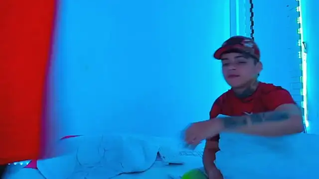 Snapshot of HOT_boy2025 chatting on February 2025 12:47:02 AM HOT boy2025 online show from February 2025 12:47:02 AM