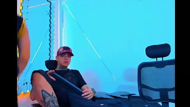 Snapshot of HOT_boy2025 chatting on September 2025 08:03:02 AM HOT boy2025 online show from September 2025 08:03:02 AM