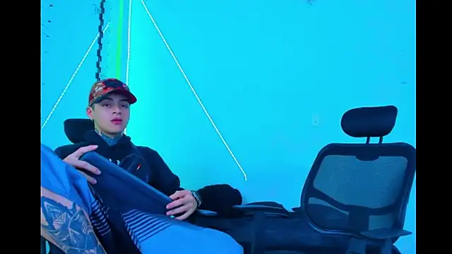 Snapshot of HOT_boy2025 chatting on September 2025 05:20:01 AM HOT boy2025 online show from September 2025 05:20:01 AM