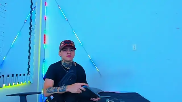 Snapshot of HOT_boy2025 chatting on September 2025 11:43:01 PM HOT boy2025 online show from September 2025 11:43:01 PM