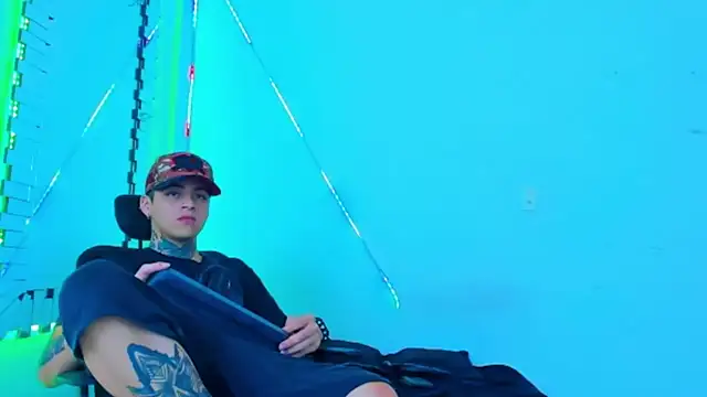 Snapshot of HOT_boy2025 chatting on September 2025 03:50:02 PM HOT boy2025 online show from September 2025 03:50:02 PM