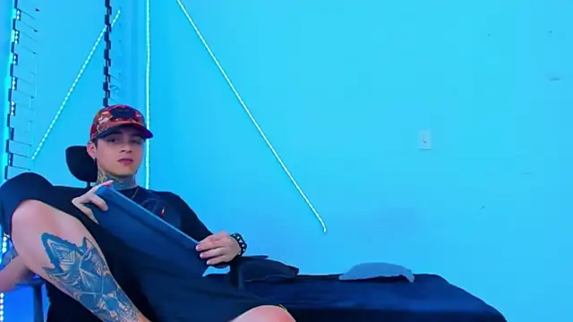 Snapshot of HOT_boy2025 chatting on October 2025 09:02:01 PM HOT boy2025 online show from October 2025 09:02:01 PM