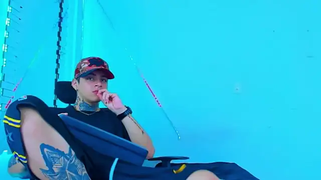 Snapshot of HOT_boy2025 chatting on October 2025 06:51:02 PM HOT boy2025 online show from October 2025 06:51:02 PM