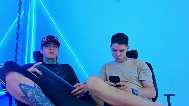 Snapshot of HOT_boy2025 chatting on October 2025 12:00:01 AM HOT boy2025 online show from October 2025 12:00:01 AM