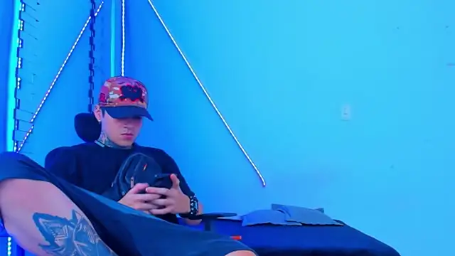 Snapshot of HOT_boy2025 chatting on October 2025 01:39:01 AM HOT boy2025 online show from October 2025 01:39:01 AM