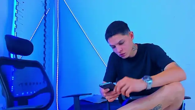 Snapshot of HOT_boy2025 chatting on October 2025 03:06:02 AM HOT boy2025 online show from October 2025 03:06:02 AM