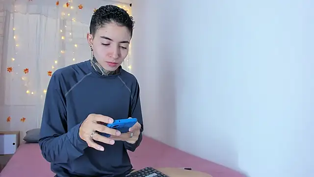 Tinny and Candy online show from November 2025 12:17:01 PM