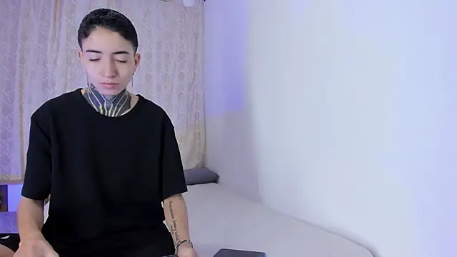 Tinny and Candy online show from November 2025 12:00:02 PM