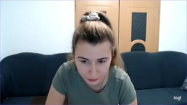 Snapshot of VioletaFlower7 chatting on December 2024 06:17:01 PM VioletaFlower7 online show from December 2024 06:17:01 PM