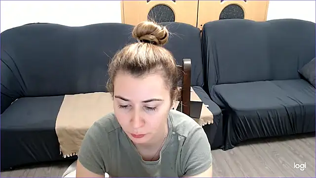 Snapshot of VioletaFlower7 chatting on December 2024 06:09:02 PM VioletaFlower7 online show from December 2024 06:09:02 PM