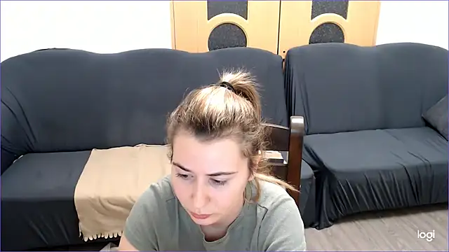 Snapshot of VioletaFlower7 chatting on December 2024 06:46:02 PM VioletaFlower7 online show from December 2024 06:46:02 PM