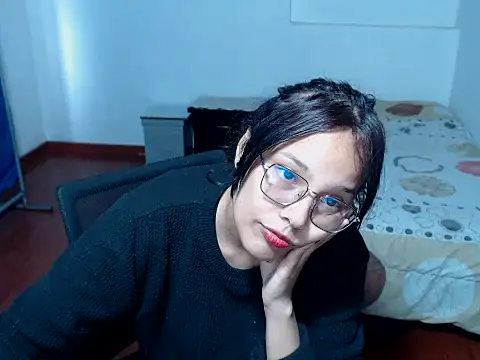 Snapshot of home_vlak chatting on November 2025 04:28:02 PM home vlak online show from November 2025 04:28:02 PM