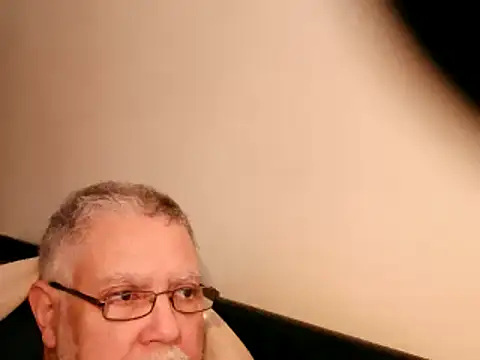 Snapshot of 100Tauros chatting on March 2025 01:42:01 PM 100Tauros online show from March 2025 01:42:01 PM