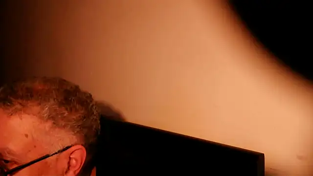 Snapshot of 100Tauros chatting on March 2025 06:43:02 PM 100Tauros online show from March 2025 06:43:02 PM