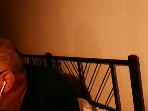 Snapshot of 100Tauros chatting on September 2025 08:31:02 PM 100Tauros online show from September 2025 08:31:02 PM