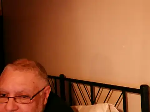 Snapshot of 100Tauros chatting on September 2025 10:32:02 PM 100Tauros online show from September 2025 10:32:02 PM