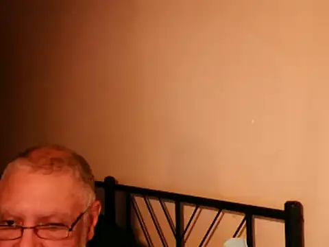 Snapshot of 100Tauros chatting on September 2025 09:05:01 PM 100Tauros online show from September 2025 09:05:01 PM