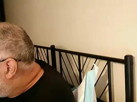 Snapshot of 100Tauros chatting on September 2025 09:47:02 AM 100Tauros online show from September 2025 09:47:02 AM