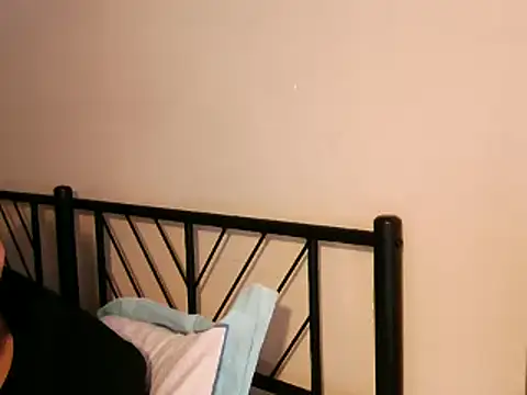 Snapshot of 100Tauros chatting on October 2025 09:06:02 AM 100Tauros online show from October 2025 09:06:02 AM