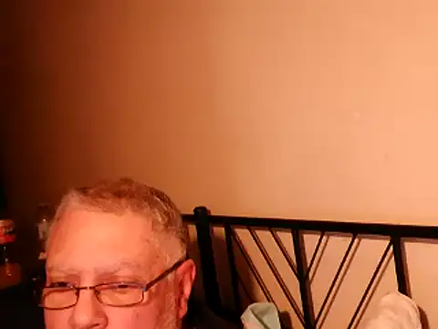 Snapshot of 100Tauros chatting on October 2025 09:19:02 AM 100Tauros online show from October 2025 09:19:02 AM