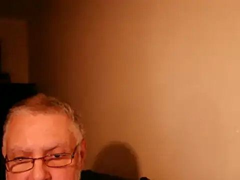 Snapshot of 100Tauros chatting on October 2025 09:04:02 PM 100Tauros online show from October 2025 09:04:02 PM