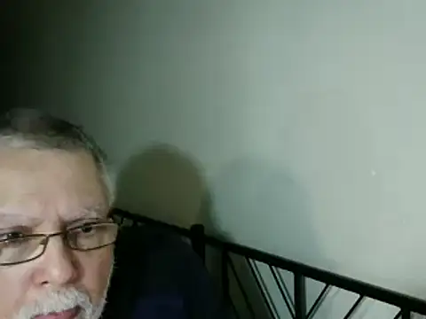 Snapshot of 100Tauros chatting on October 2025 04:37:01 AM 100Tauros online show from October 2025 04:37:01 AM