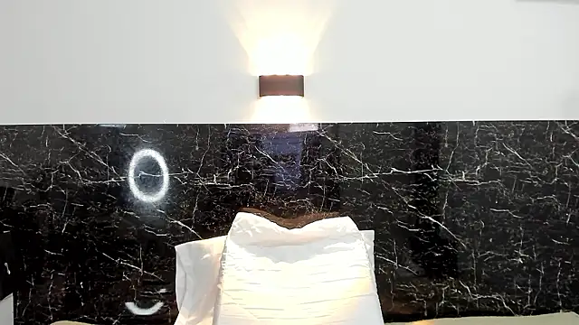 Juliabadlee online show from December 2024 11:36:01 PM