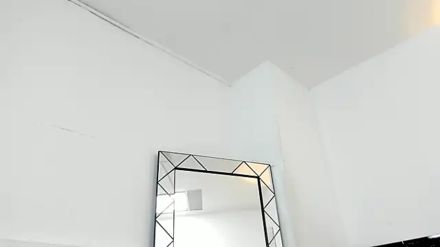 Juliabadlee online show from December 2024 05:48:01 AM