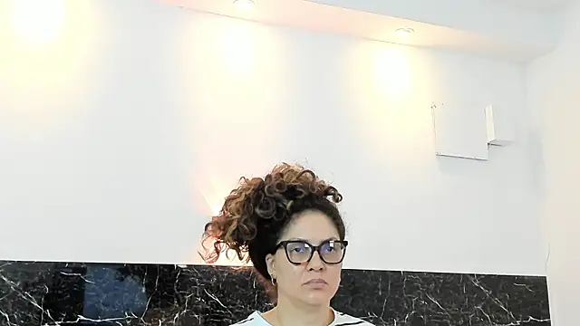 Juliabadlee online show from February 2025 12:19:02 AM