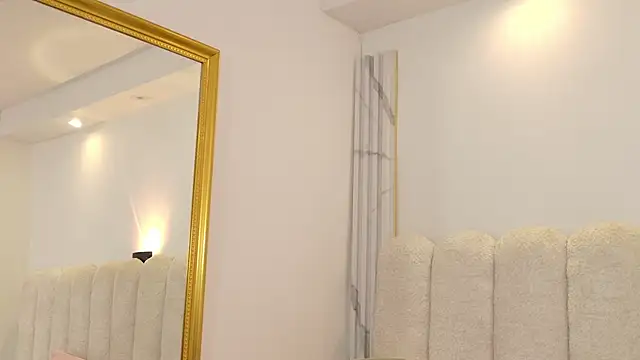 Juliabadlee online show from November 2025 07:48:02 PM