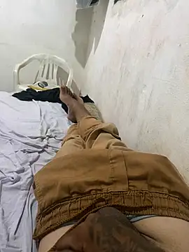 Snapshot of broklinguga chatting on March 2025 07:53:01 AM broklinguga online show from March 2025 07:53:01 AM