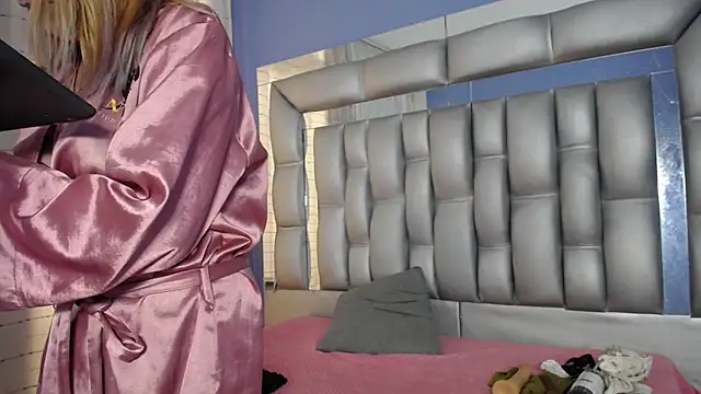 Snapshot of sophia_ny chatting on March 2025 04:43:02 PM sophia ny online show from March 2025 04:43:02 PM