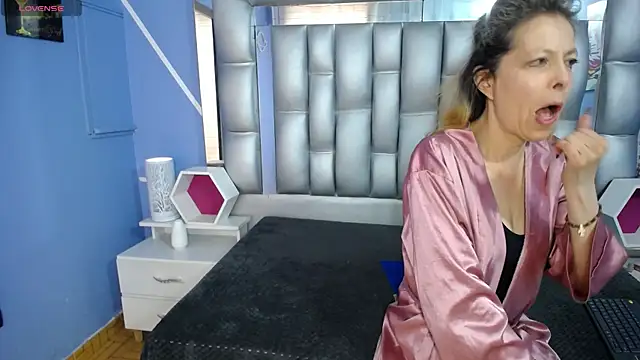 Snapshot of sophia_ny chatting on September 2025 01:33:01 PM sophia ny online show from September 2025 01:33:01 PM