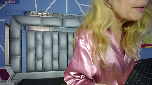 Snapshot of sophia_ny chatting on September 2025 01:33:02 PM sophia ny online show from September 2025 01:33:02 PM