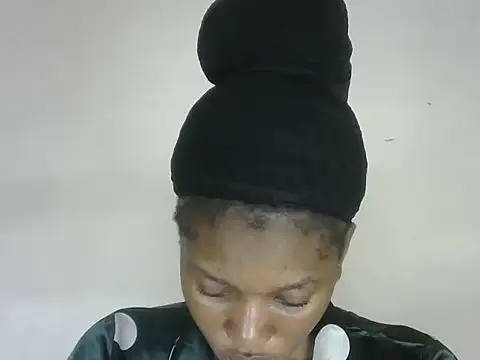 Pretty-emmie online show from October 2025 11:47:02 PM