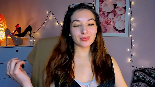 Snapshot of Meagn_Extasy chatting on December 2024 05:48:01 PM Meagn Extasy online show from December 2024 05:48:01 PM
