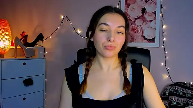 Snapshot of Meagn_Extasy chatting on December 2024 02:22:01 PM Meagn Extasy online show from December 2024 02:22:01 PM