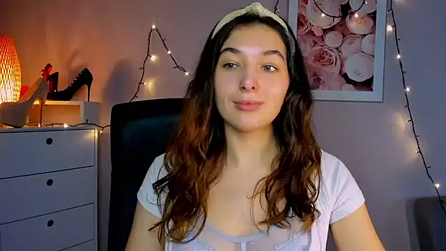 Snapshot of Meagn_Extasy chatting on December 2024 05:18:02 PM Meagn Extasy online show from December 2024 05:18:02 PM