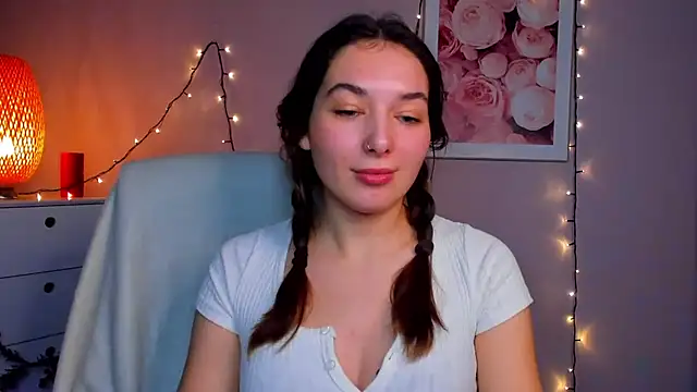 Snapshot of Meagn_Extasy chatting on December 2024 07:57:01 PM Meagn Extasy online show from December 2024 07:57:01 PM