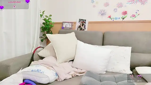 Snapshot of Conatsu chatting on October 2025 06:24:01 AM Conatsu online show from October 2025 06:24:01 AM