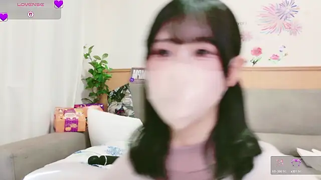 Snapshot of Conatsu chatting on October 2025 04:37:01 AM Conatsu online show from October 2025 04:37:01 AM