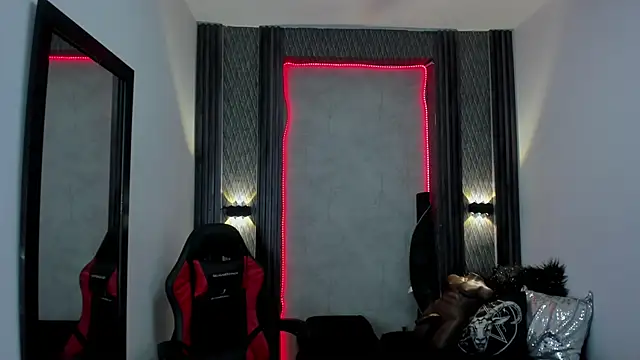 selene red  online show from January 2025 05:40:01 PM