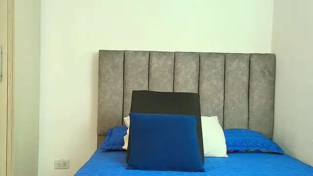 karina lewis  online show from October 2025 04:45:01 AM