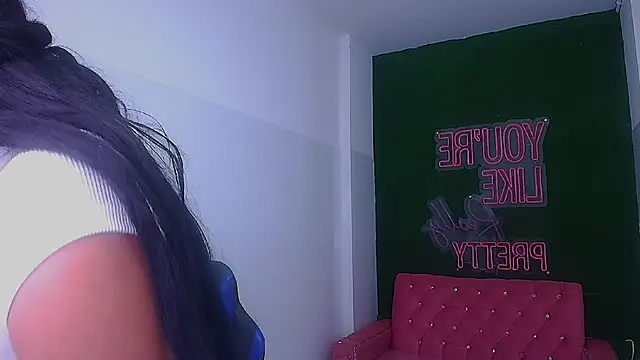 brenda a  online show from December 2024 11:07:01 AM