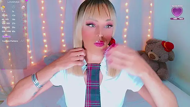 AlanaBekeer online show from October 2025 09:00:02 PM