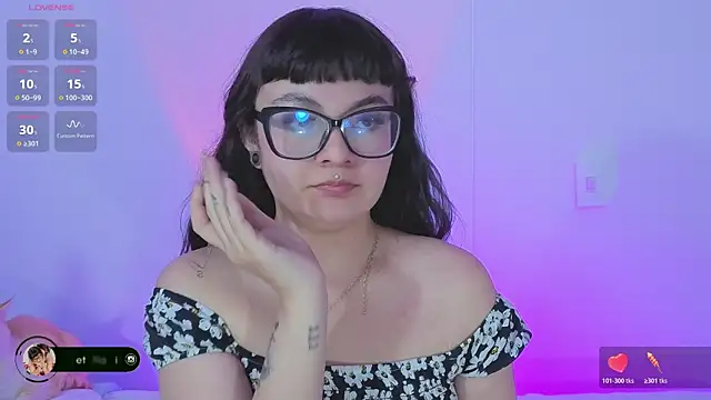 Snapshot of Sweet_Namii chatting on May 2026 01:44:02 AM Sweet Namii online show from May 2026 01:44:02 AM