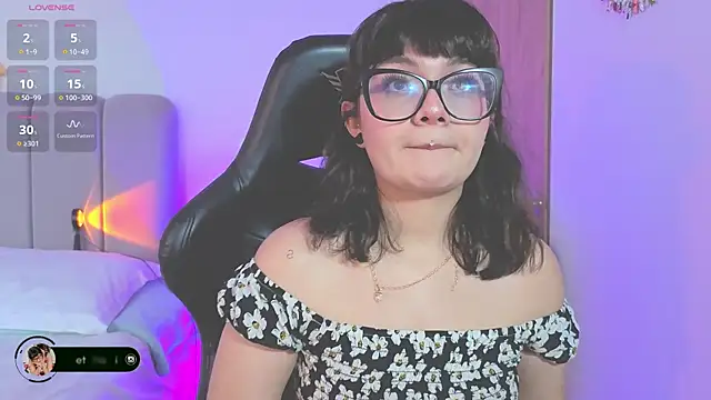 Snapshot of Sweet_Namii chatting on July 2026 10:01:02 PM Sweet Namii online show from July 2026 10:01:02 PM